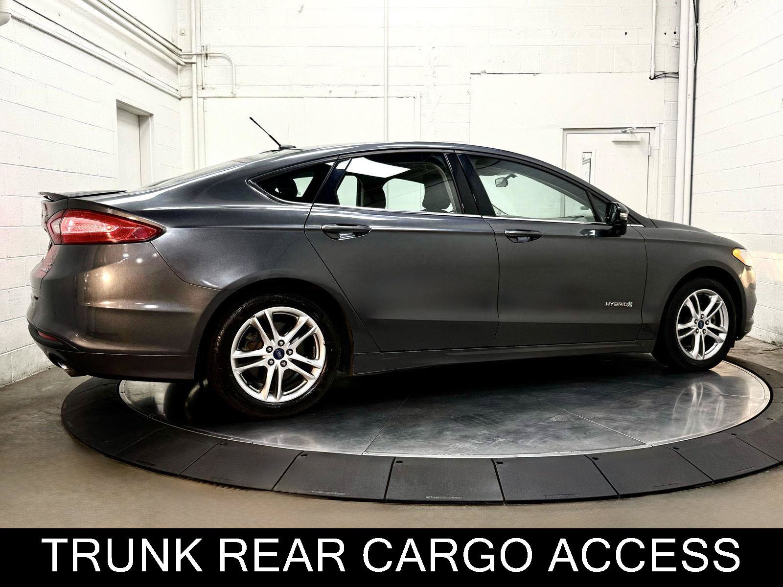 Used 2016 Ford Fusion SE FWD image 9