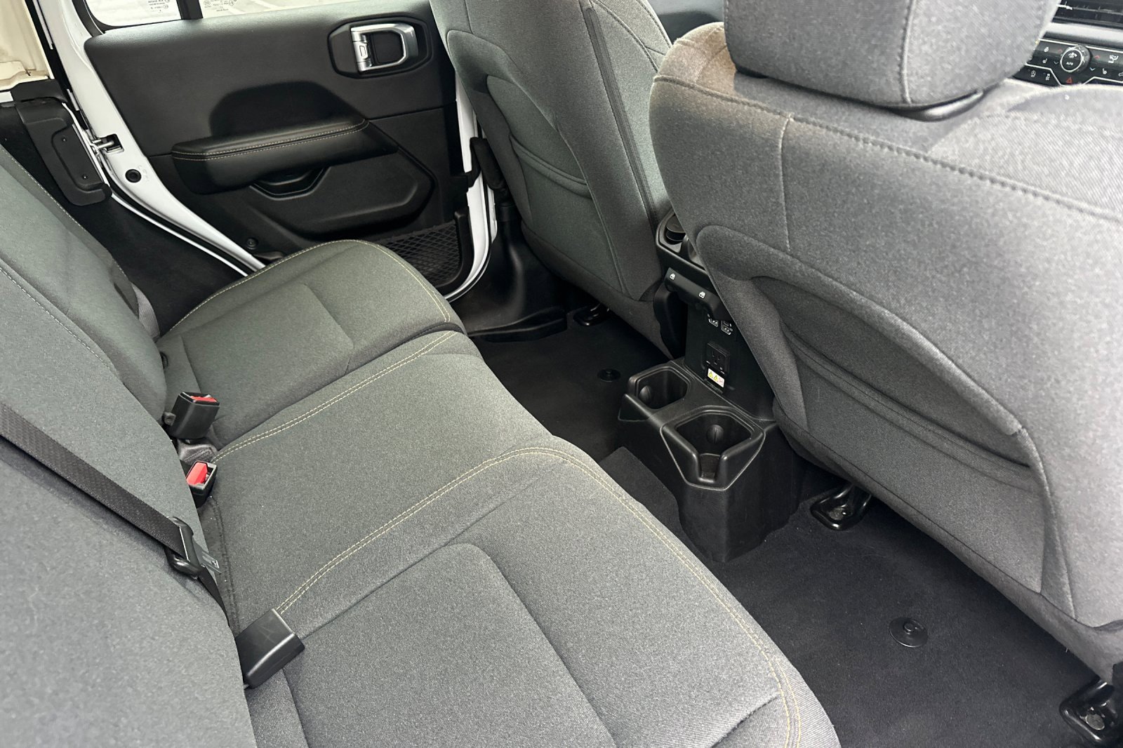 Used 2025 Jeep Wrangler Sahara image 18