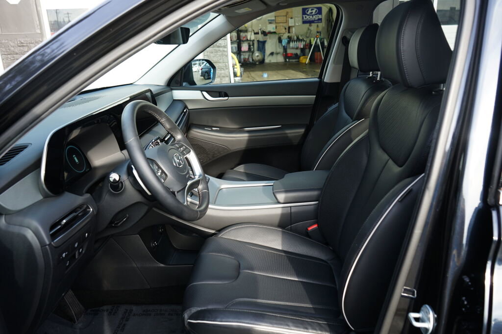 Used 2023 Hyundai Palisade SEL w/ Premium Package image 13