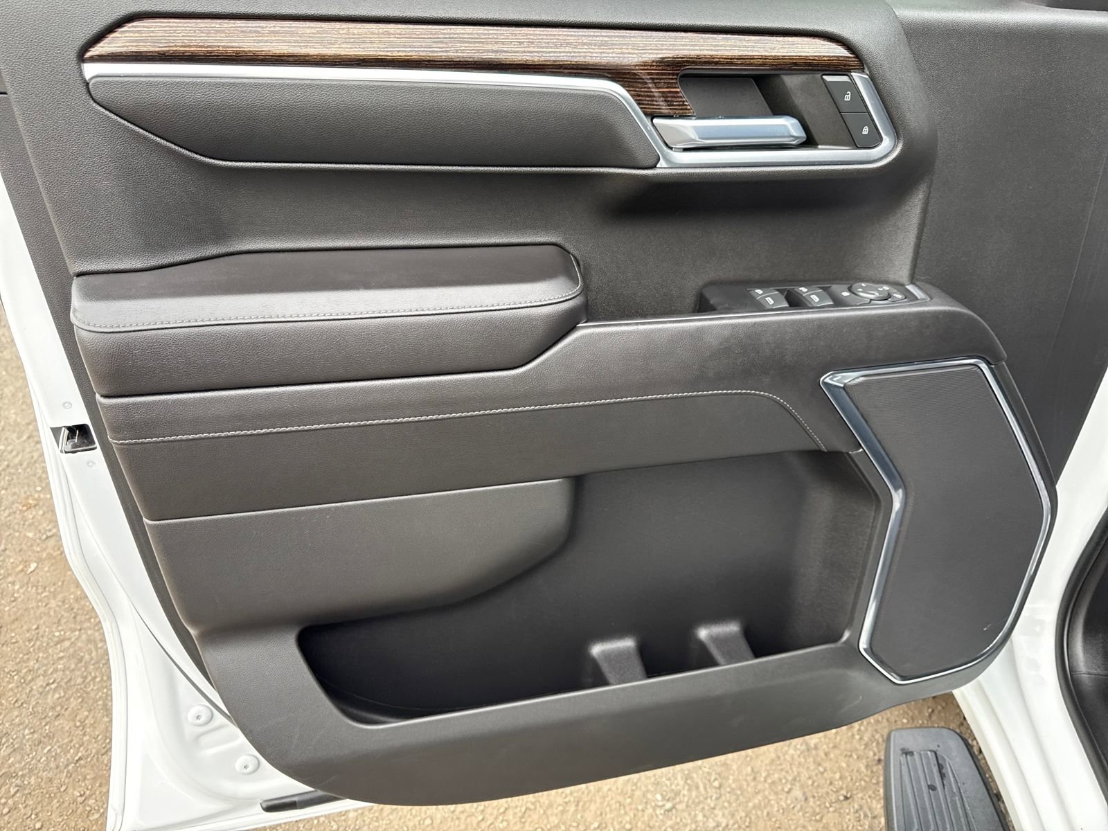 Used 2023 GMC Sierra 1500 Elevation w/ LPO, Elevation Black Package image 10