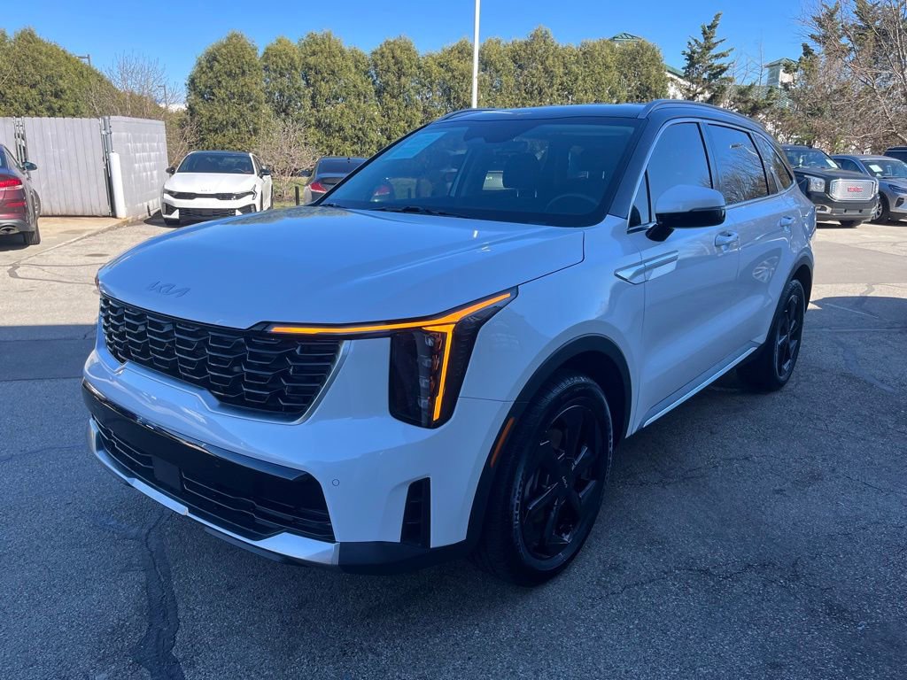 Certified 2025 Kia Sorento EX image 3