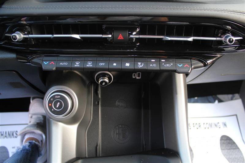 Used 2024 Alfa Romeo Tonale Veloce w/ Premium Interior Package image 22