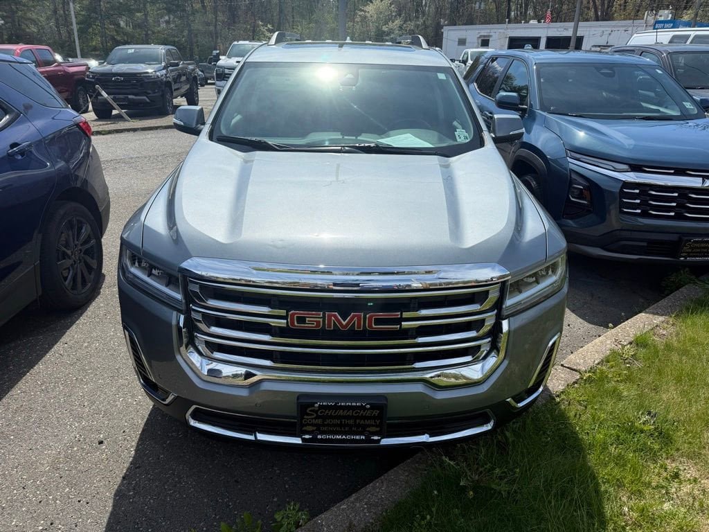 Used 2023 GMC Acadia SLT w/ Preferred Package AWD/4WD image 3