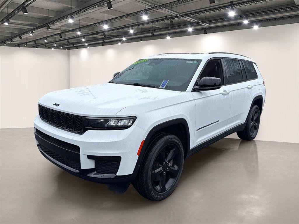 Used 2023 Jeep Grand Cherokee L Laredo AWD/4WD image 3