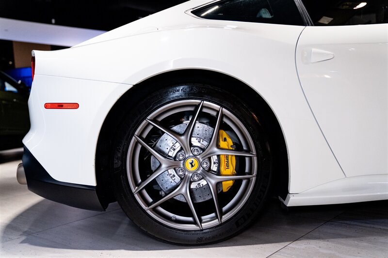 Used 2014 Ferrari F12 Berlinetta RWD image 9