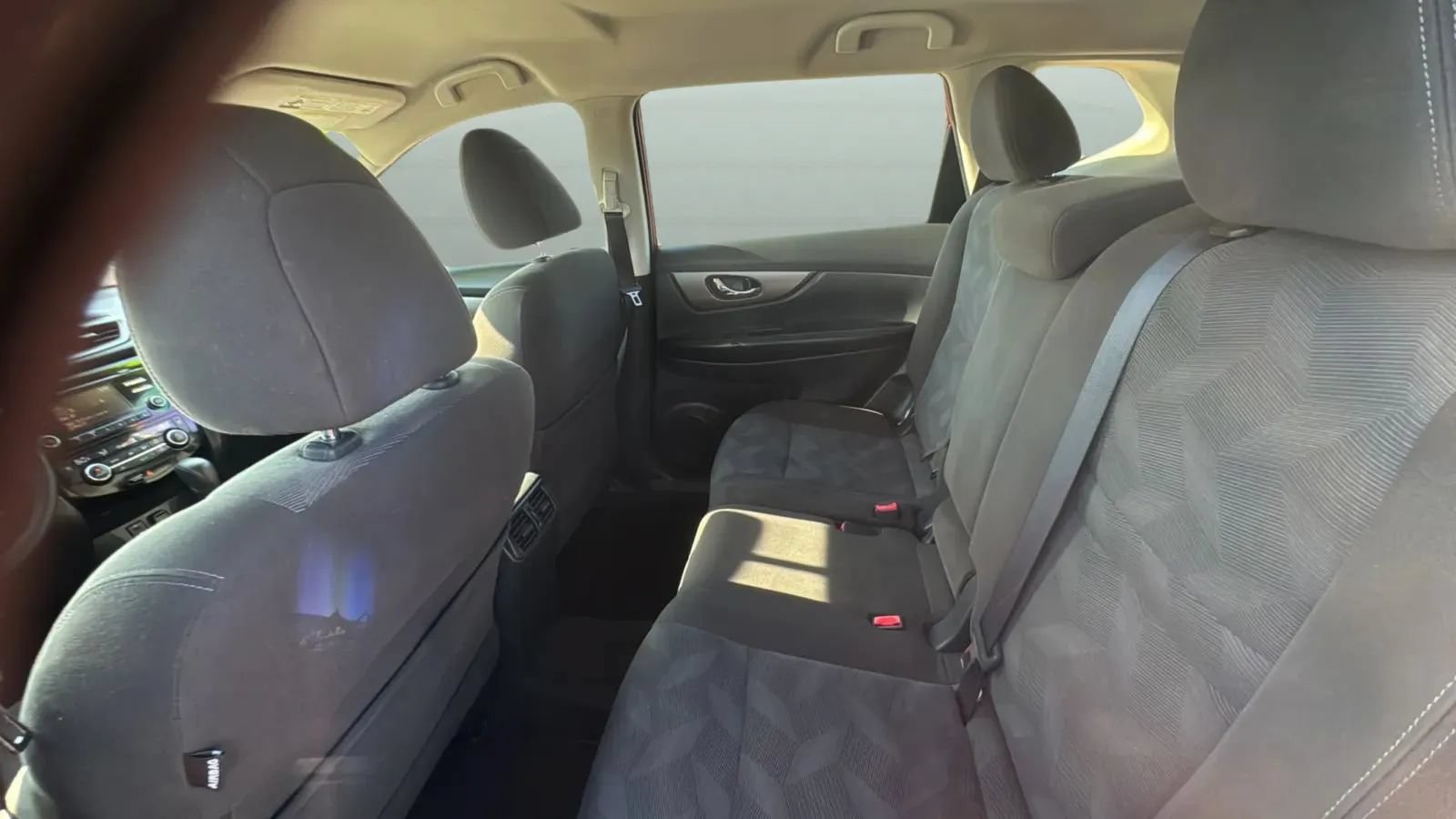 Used 2016 Nissan Rogue SV FWD image 25