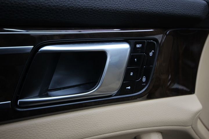 Used 2018 Porsche Panamera 4S image 12