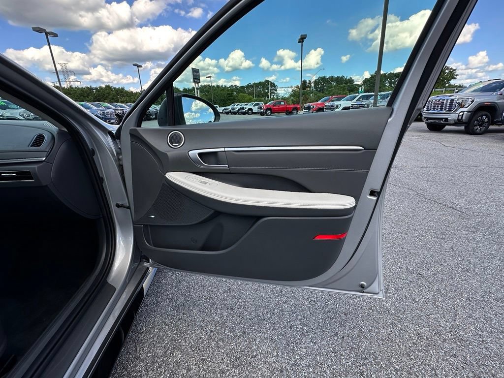 Used 2023 Hyundai Sonata Limited FWD image 15