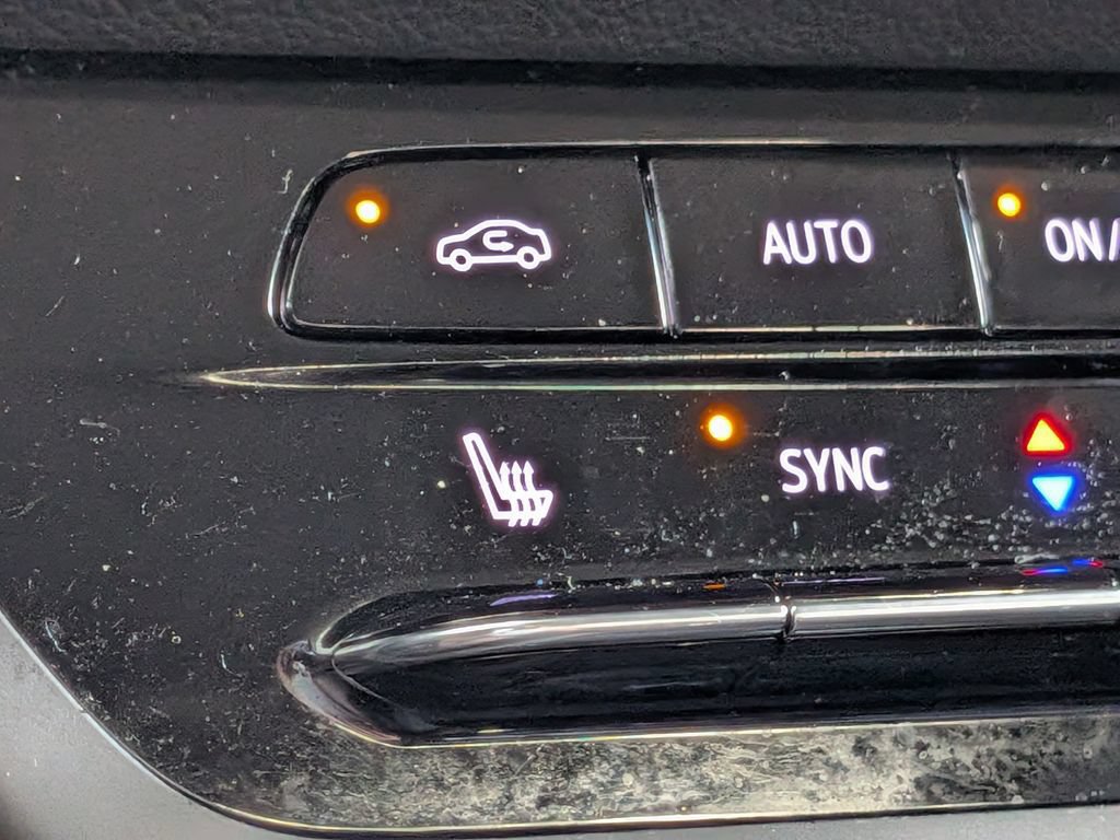 Used 2022 Buick Envision Essence w/ Technology Package I FWD image 25