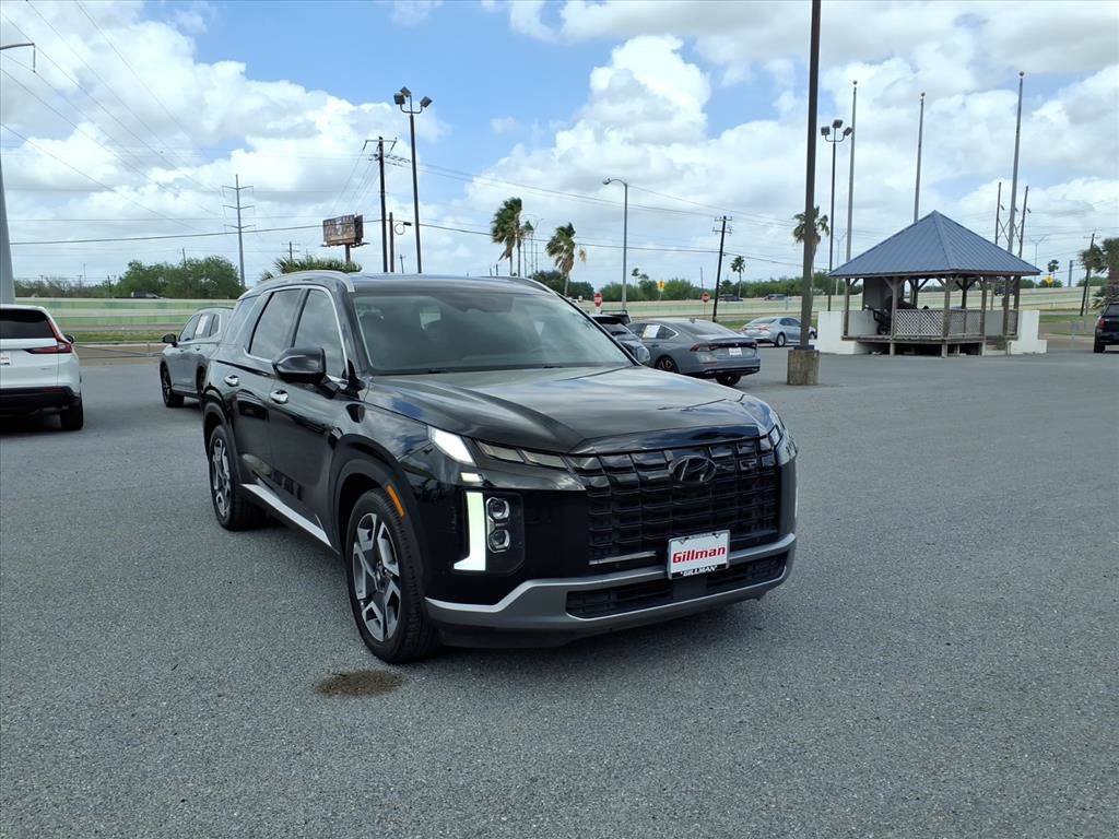 Used 2023 Hyundai Palisade Limited FWD image 2