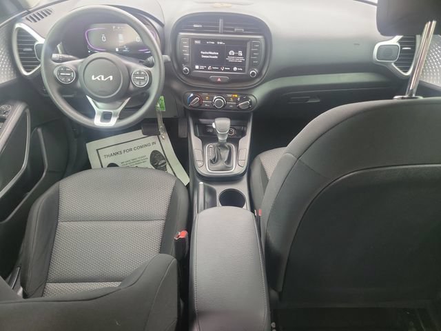 Used 2025 Kia Soul LX w/ LX Technology Package FWD image 13