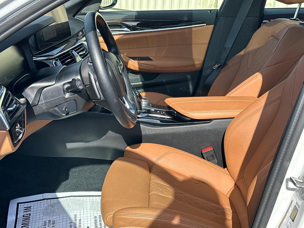 Used 2022 BMW 530i xDrive w/ Premium Package image 19