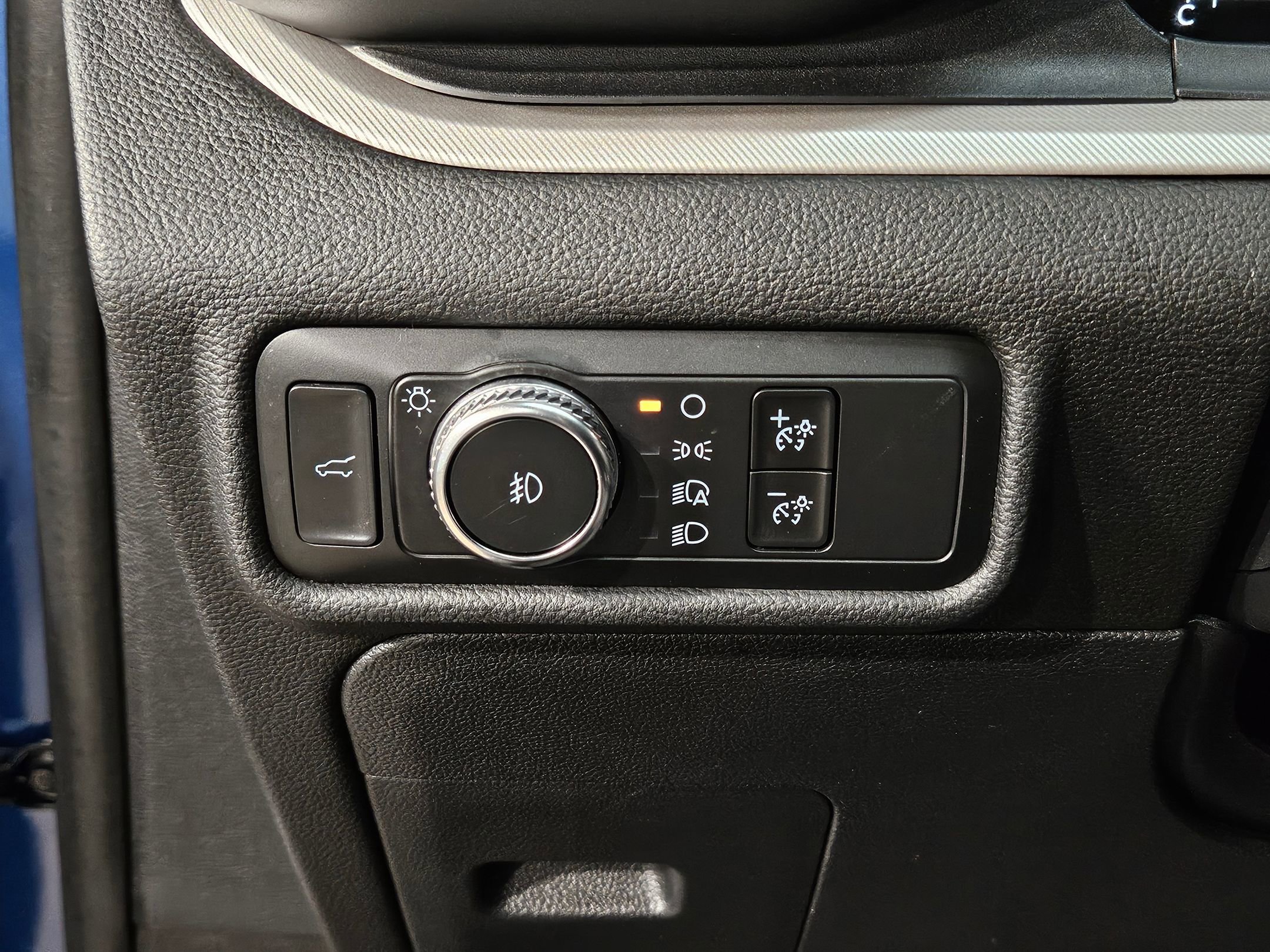 Used 2020 Ford Explorer XLT w/ Equipment Group 202A image 25