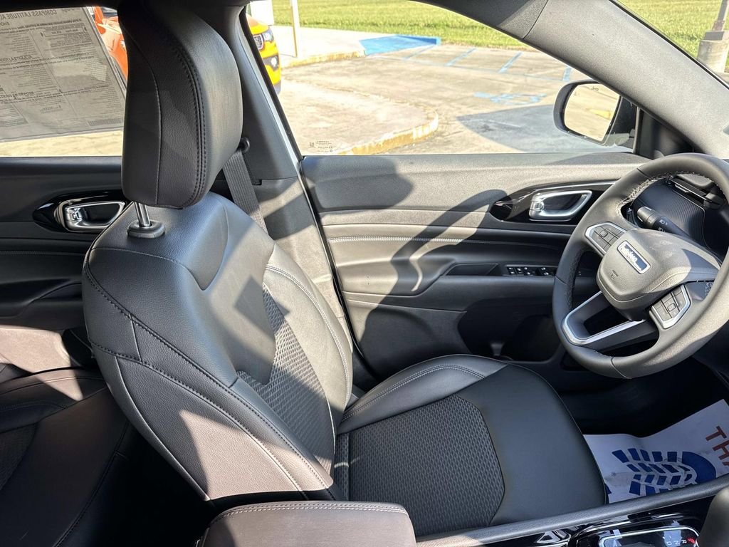 New 2026 Jeep Compass Latitude AWD/4WD image 22