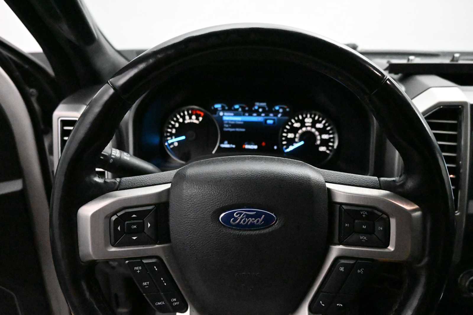 Used 2018 Ford F150 Platinum w/ Equipment Group 701A Luxury AWD/4WD image 10
