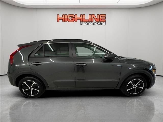 Used 2023 Kia Niro EX FWD image 4