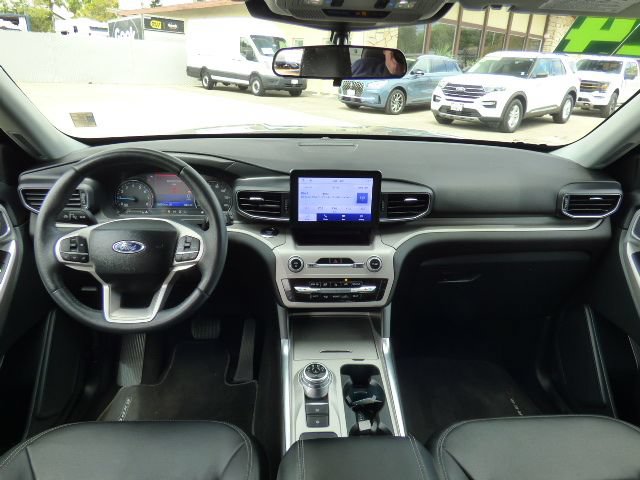 Used 2024 Ford Explorer XLT w/ Equipment Group 202A RWD image 21
