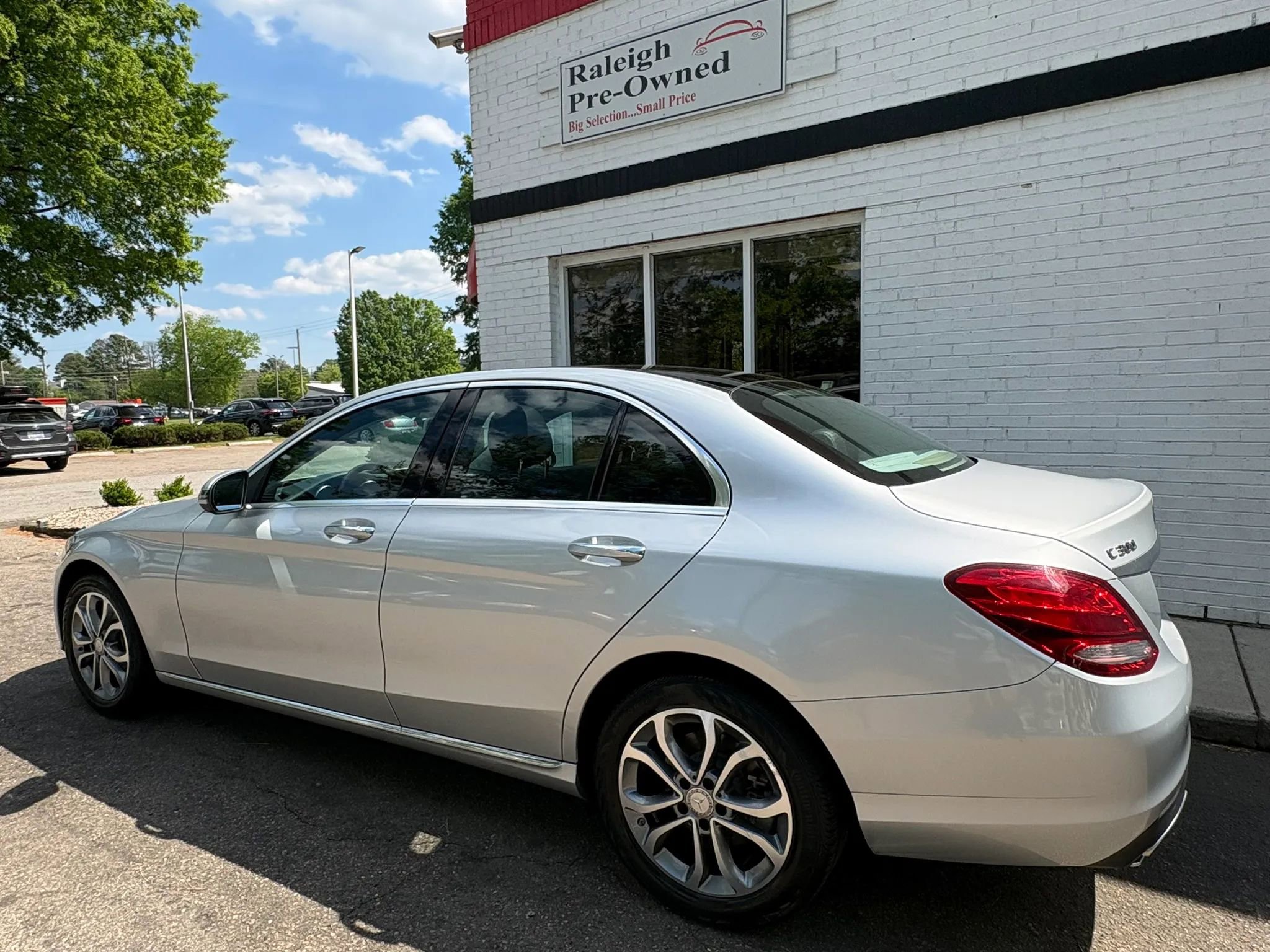 Used 2017 Mercedes-Benz C 300 4MATIC Sedan image 4