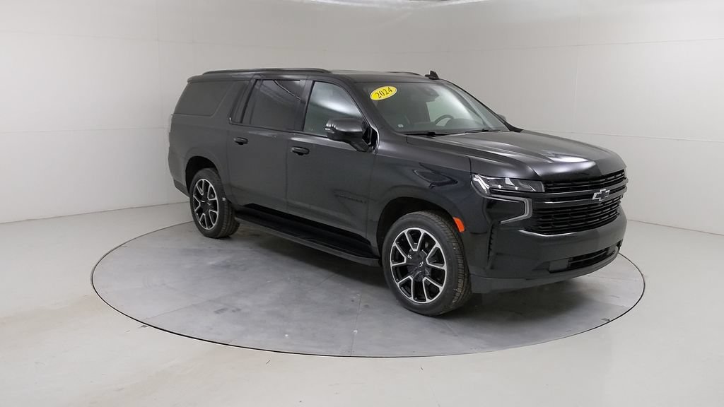 Used 2024 Chevrolet Suburban RST w/ Luxury Package AWD/4WD image 11