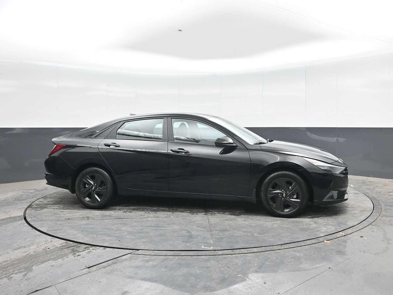 Used 2023 Hyundai Elantra SEL FWD image 9