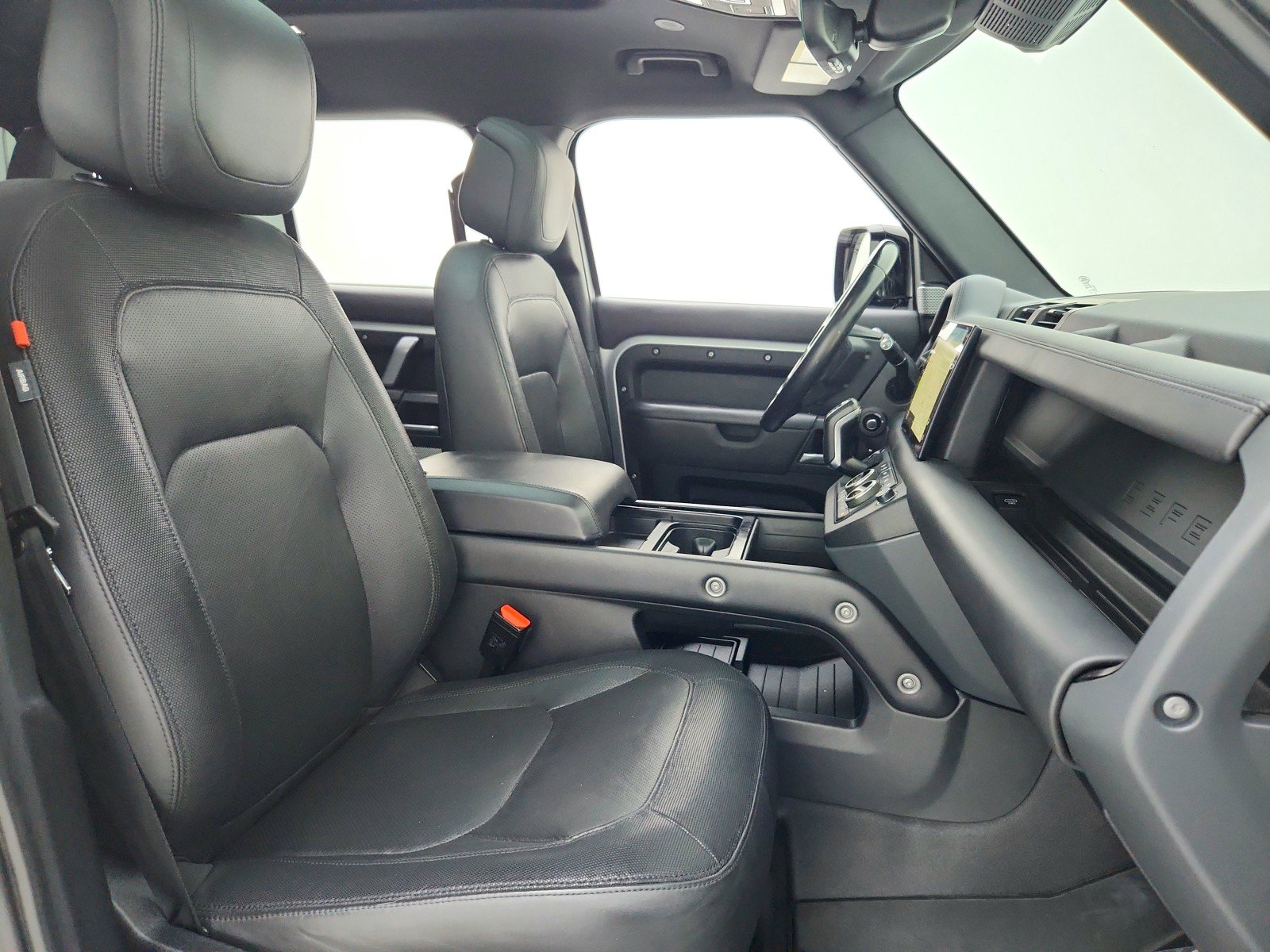 Used 2023 Land Rover Defender 130 X-Dynamic SE AWD/4WD image 25