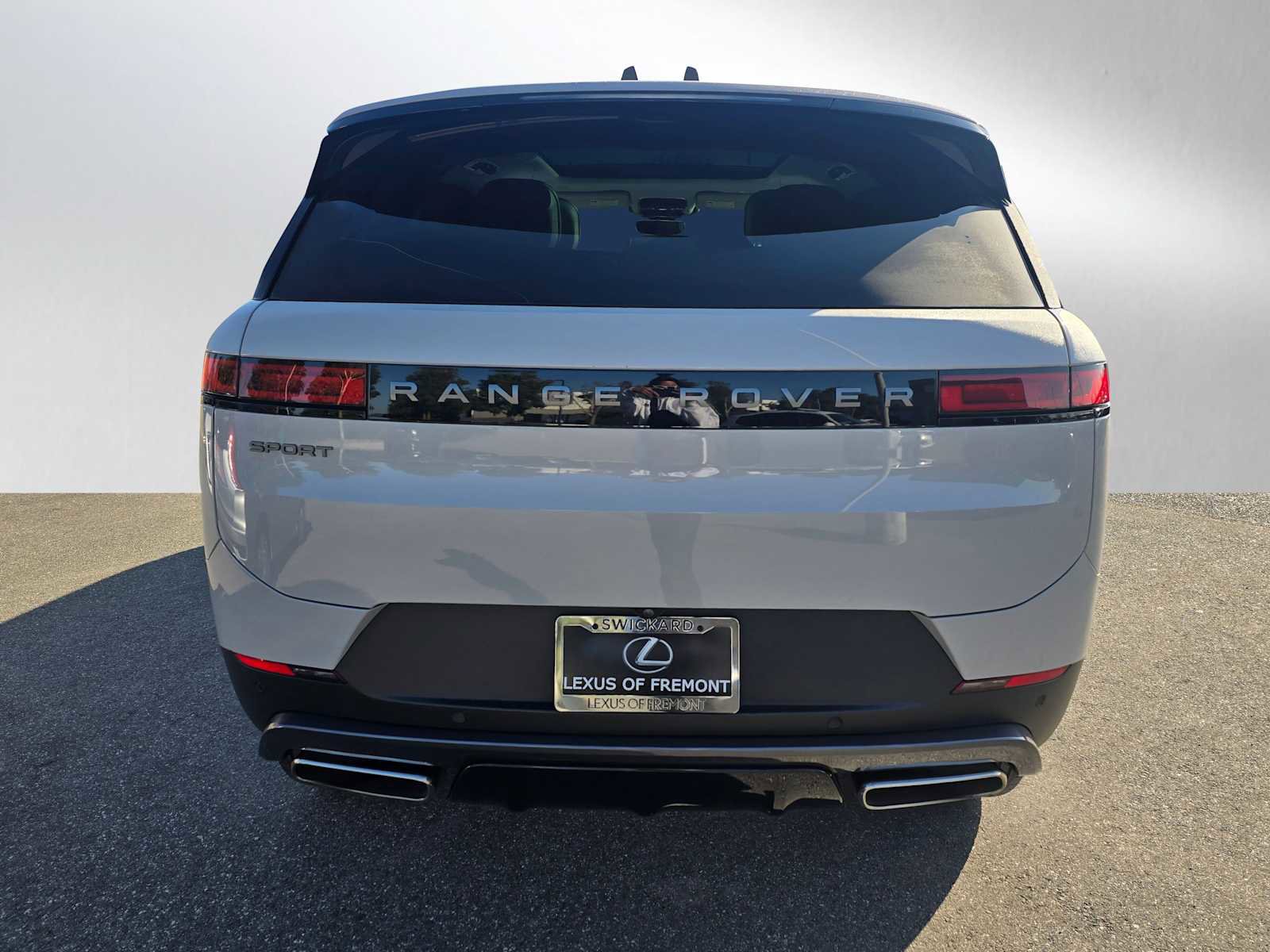 Used 2024 Land Rover Range Rover Sport SE image 4