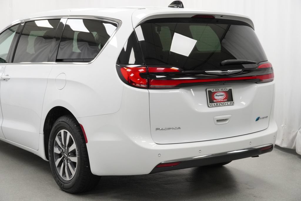 Used 2024 Chrysler Pacifica Limited FWD image 12