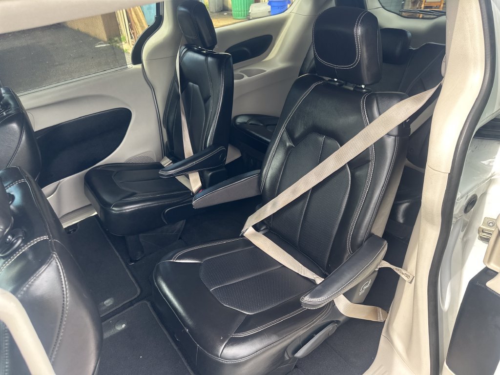 Used 2020 Chrysler Voyager Lxi FWD image 14