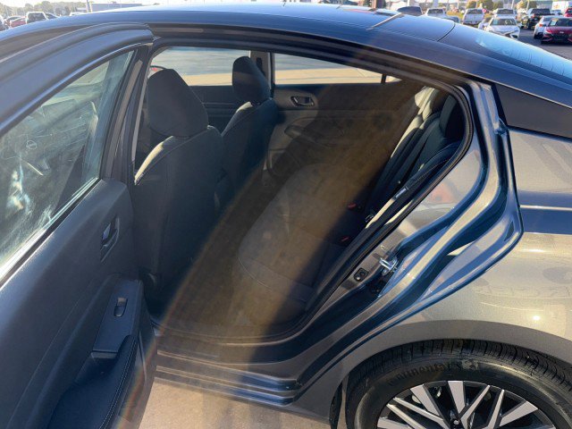 Used 2025 Nissan Altima 2.5 SV image 9