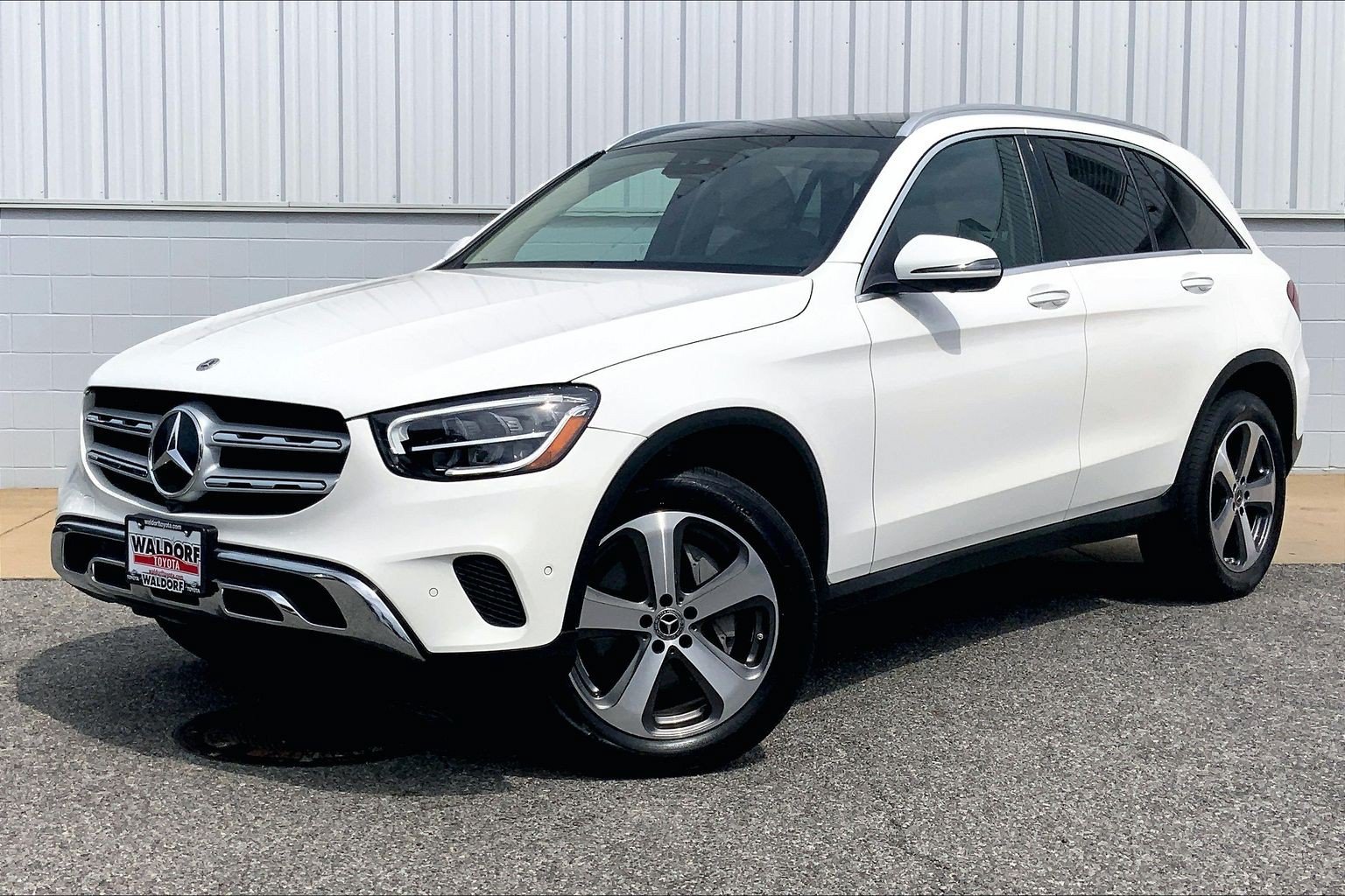 Used 2022 Mercedes-Benz GLC 300 4MATIC w/ Premium Package Lite image 2