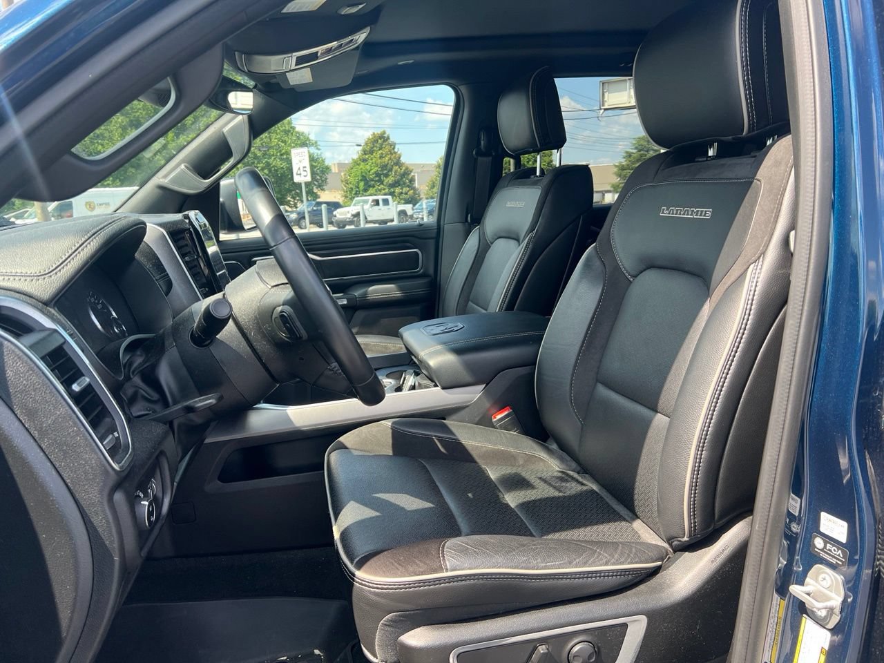 Used 2023 RAM 1500 Laramie AWD/4WD image 18