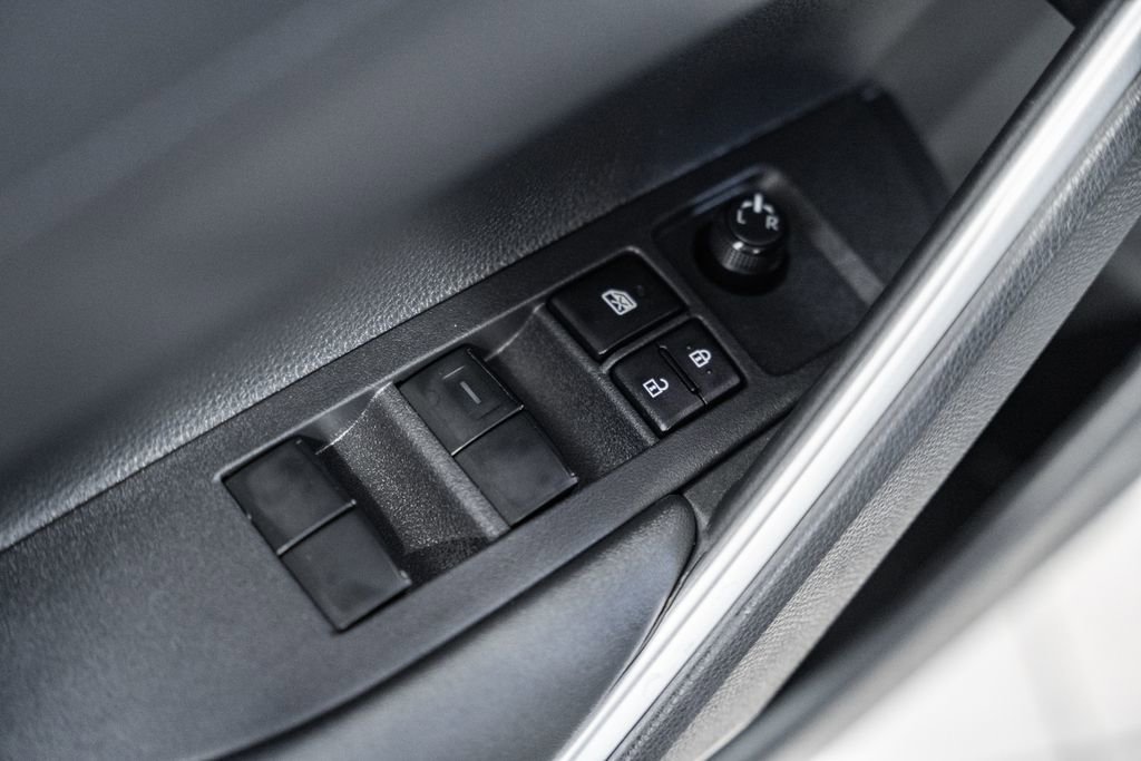 Used 2024 Toyota Corolla Cross SE image 33