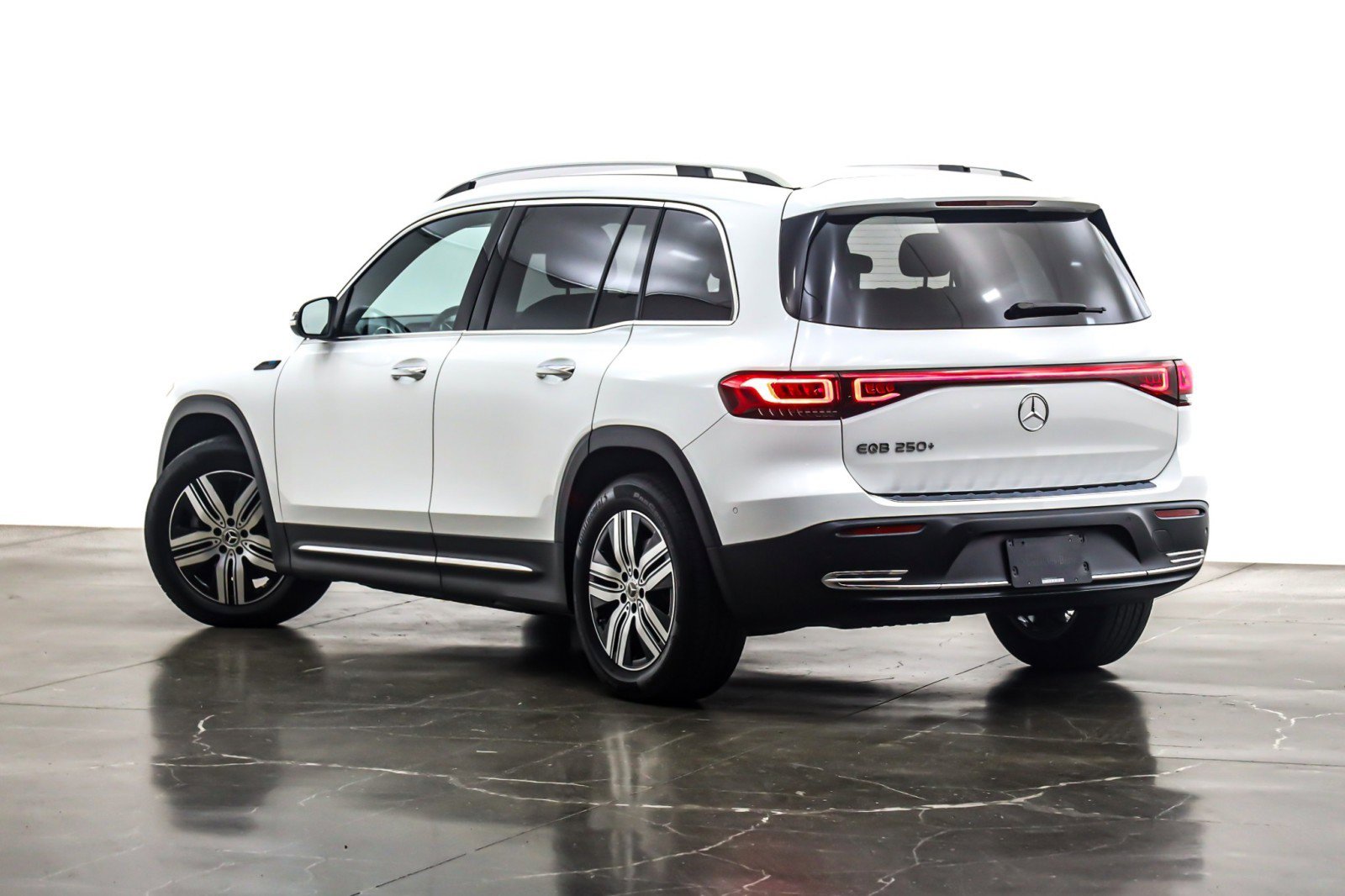 Used 2023 Mercedes-Benz EQB 250+ image 13