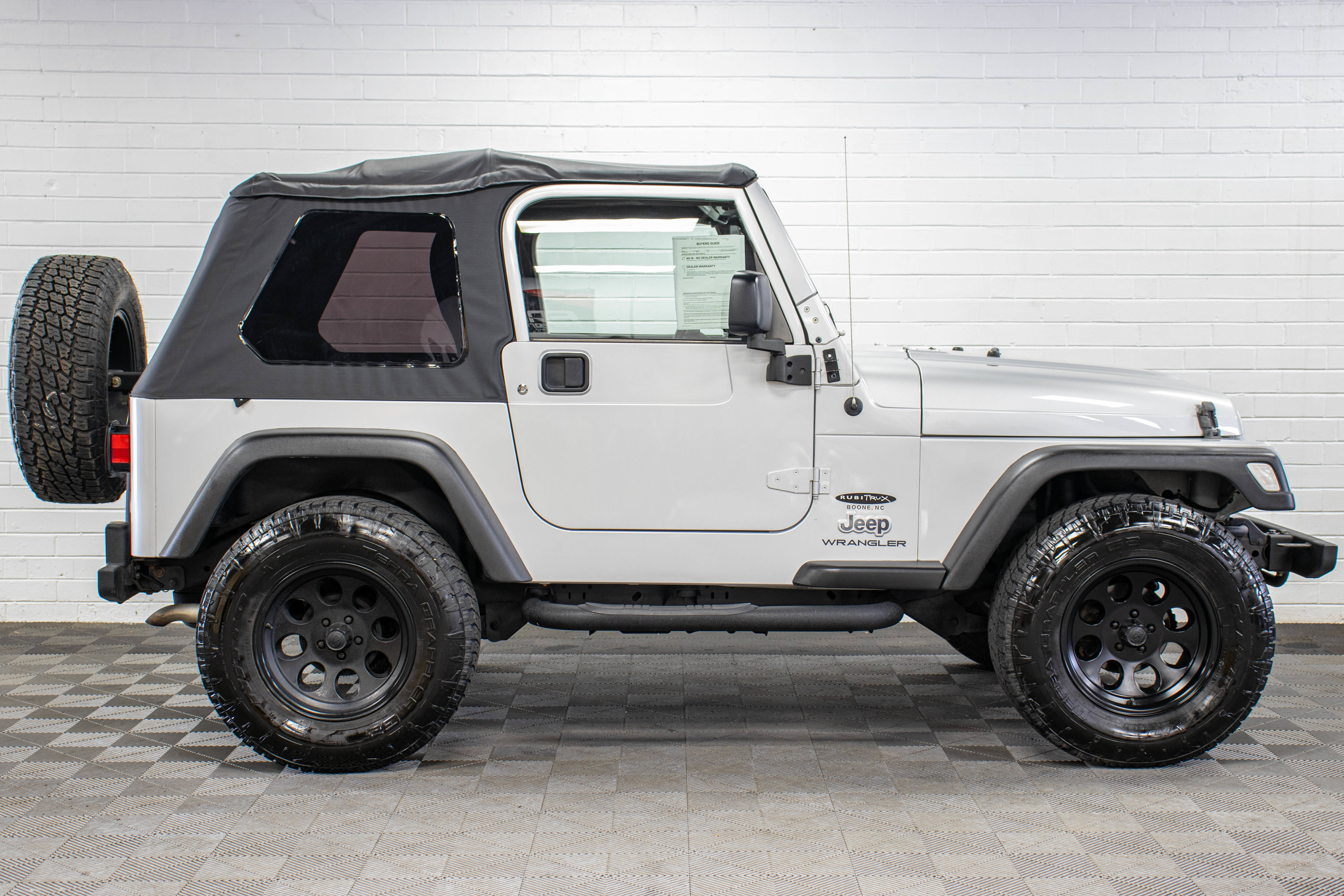 Used 2005 Jeep Wrangler X w/ Tire & Wheel Group (Ecco) AWD/4WD image 2