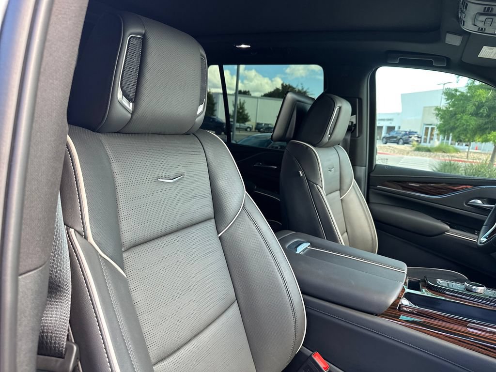 Used 2024 Cadillac Escalade Premium Luxury w/ Performance Package AWD/4WD image 36