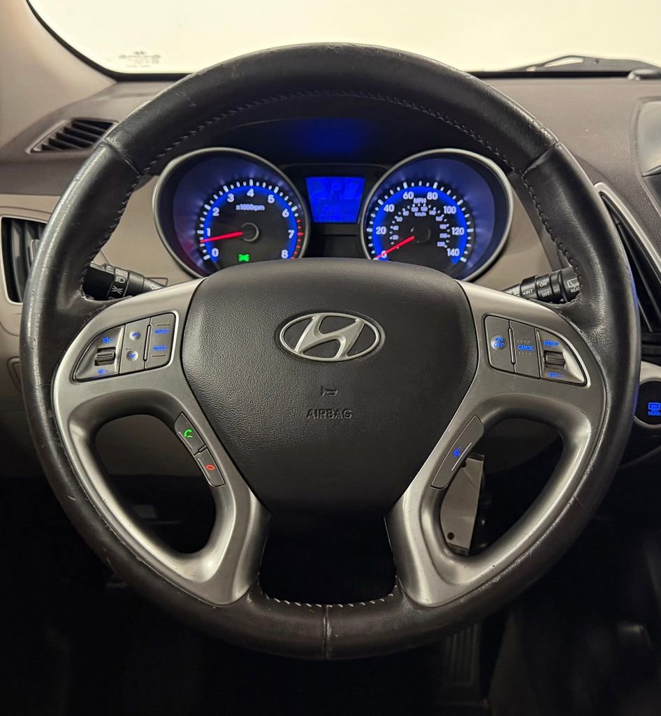 Used 2011 Hyundai Tucson Limited FWD image 15
