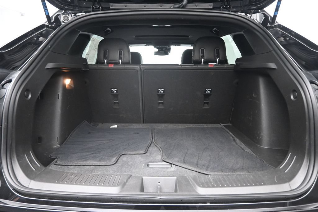 Used 2025 Chevrolet Trax RS w/ Sunroof Package FWD image 27