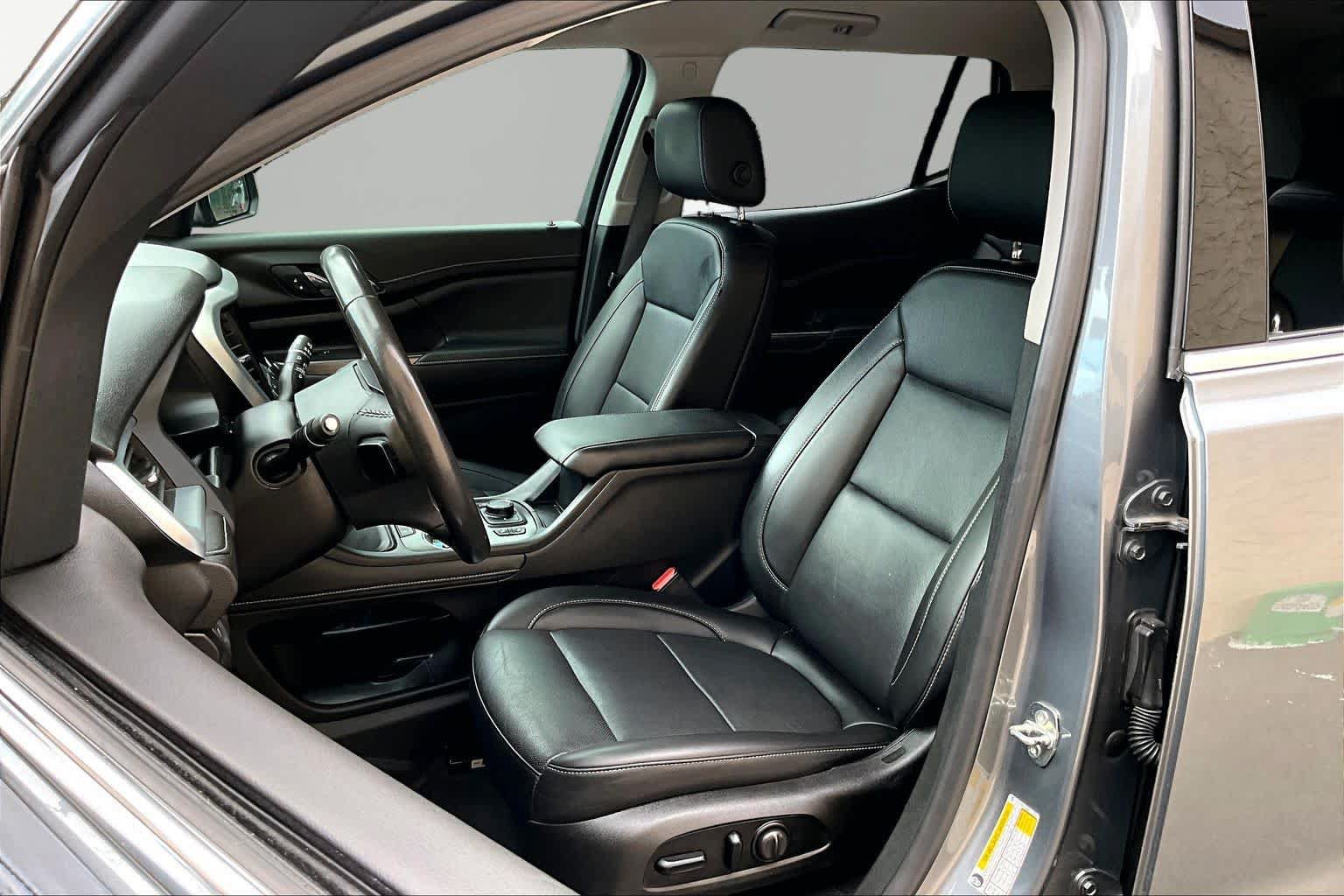 Used 2021 GMC Acadia SLT w/ LPO, Floor Liner Package FWD image 8