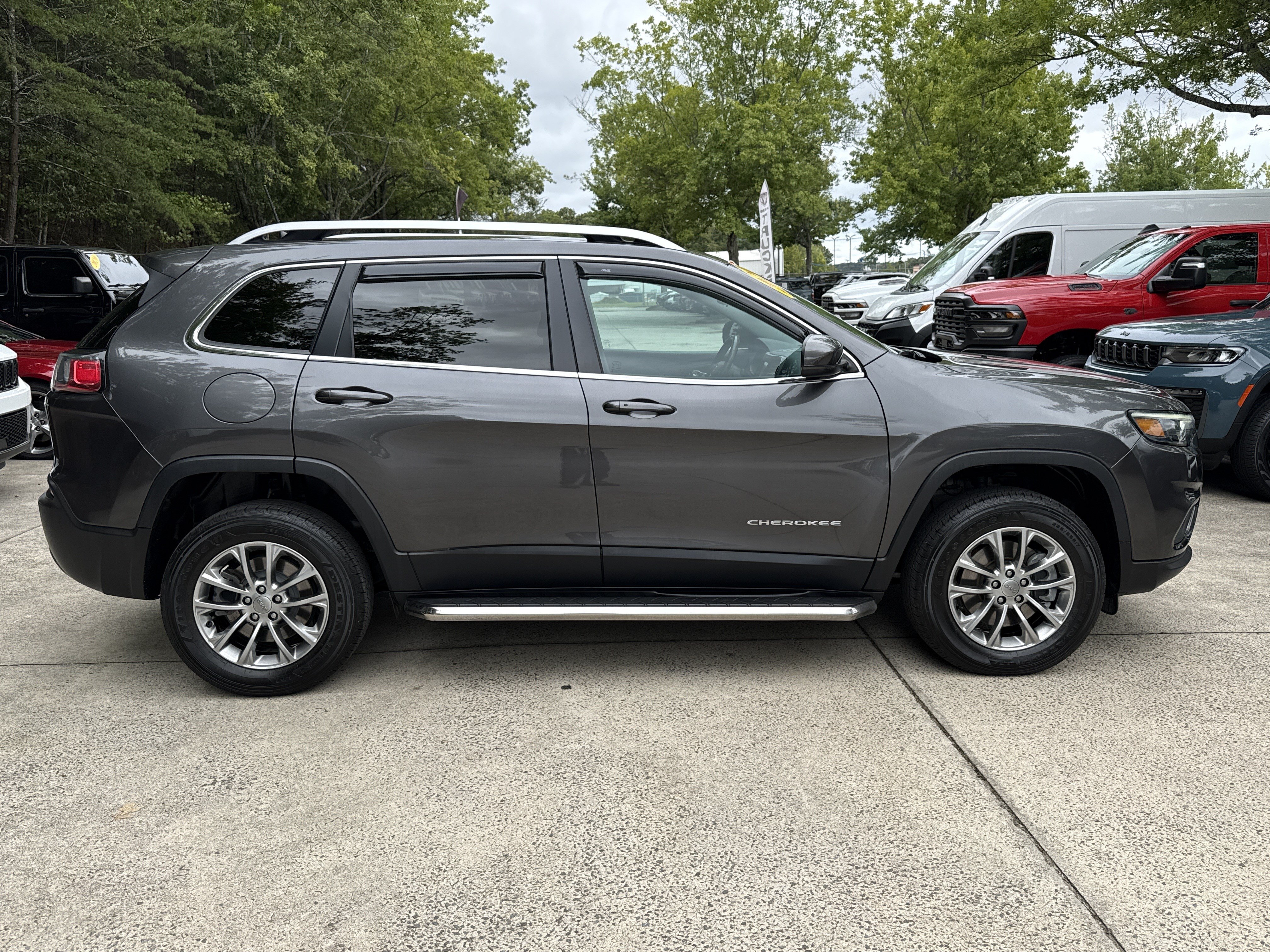 Used 2021 Jeep Cherokee Latitude Lux w/ Trailer Tow Group AWD/4WD image 8