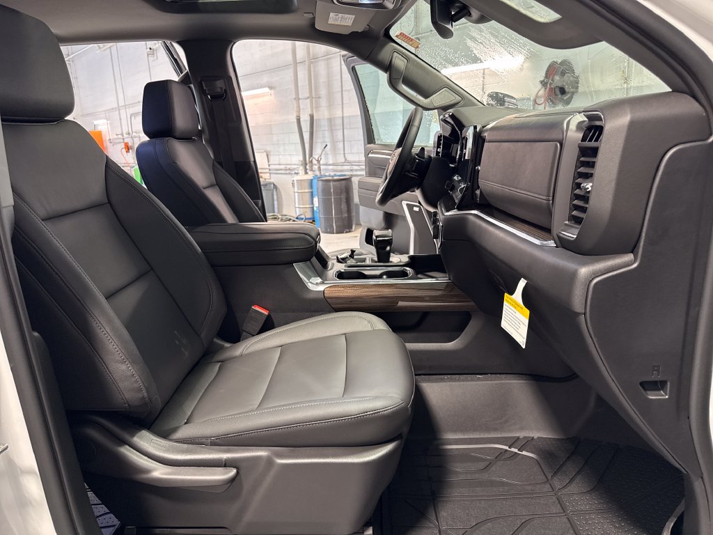 New 2026 Chevrolet Silverado 1500 RST w/ Dark Appearance Package AWD/4WD image 34
