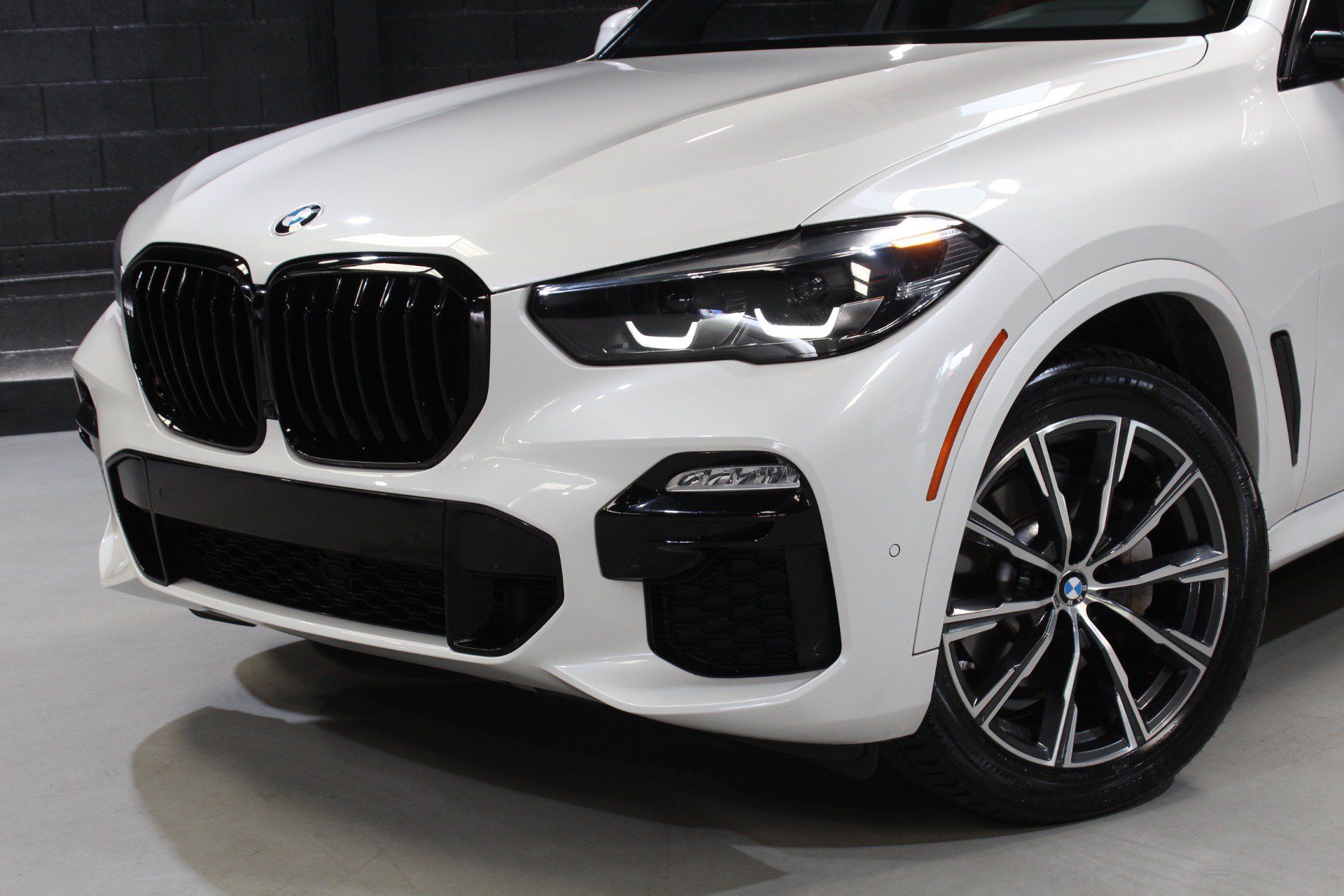 Used 2021 BMW X5 xDrive40i w/ M Sport Package AWD/4WD image 7