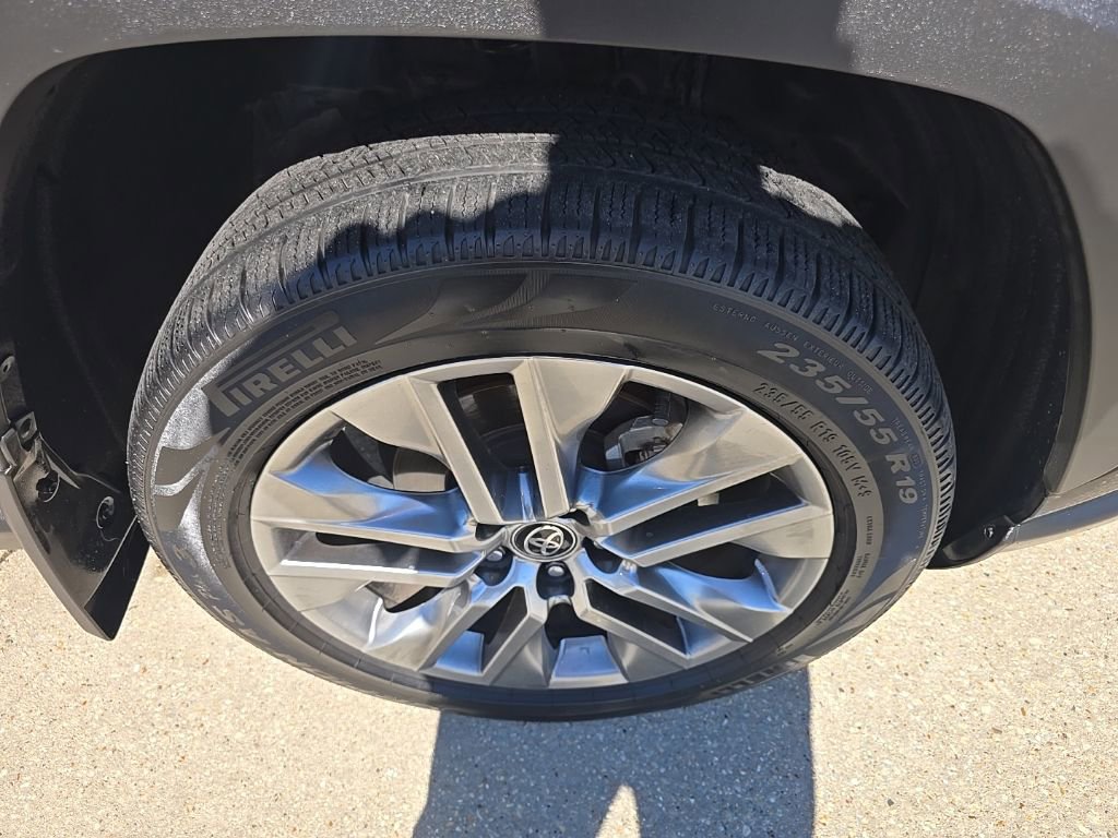 Used 2022 Toyota RAV4 XLE Premium image 43