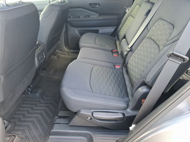 Used 2026 Nissan Pathfinder SV FWD image 25