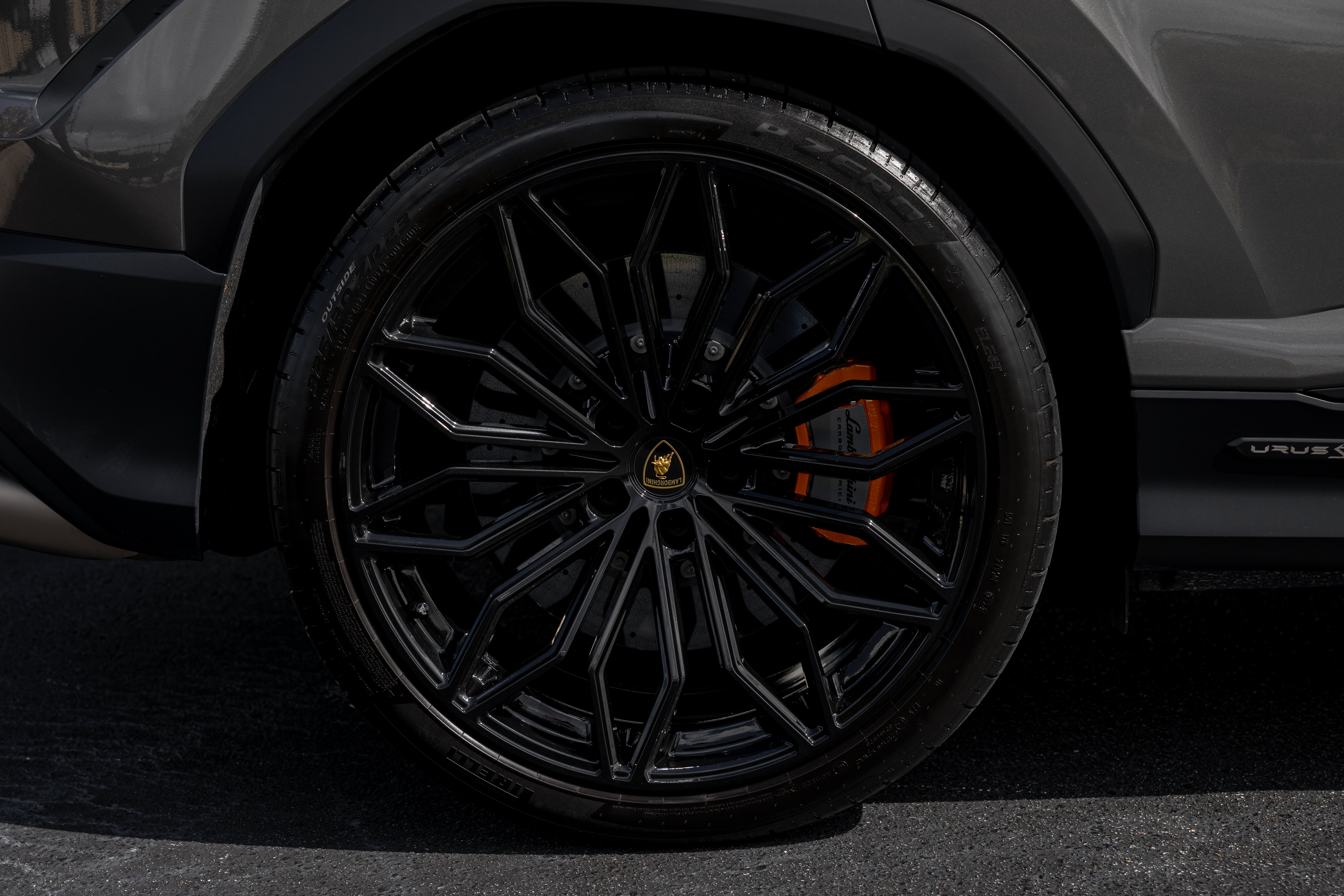 Used 2025 Lamborghini Urus Performante AWD/4WD image 35