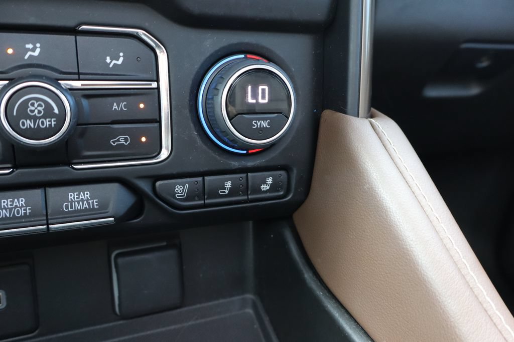 Used 2023 Chevrolet Tahoe High Country AWD/4WD image 12