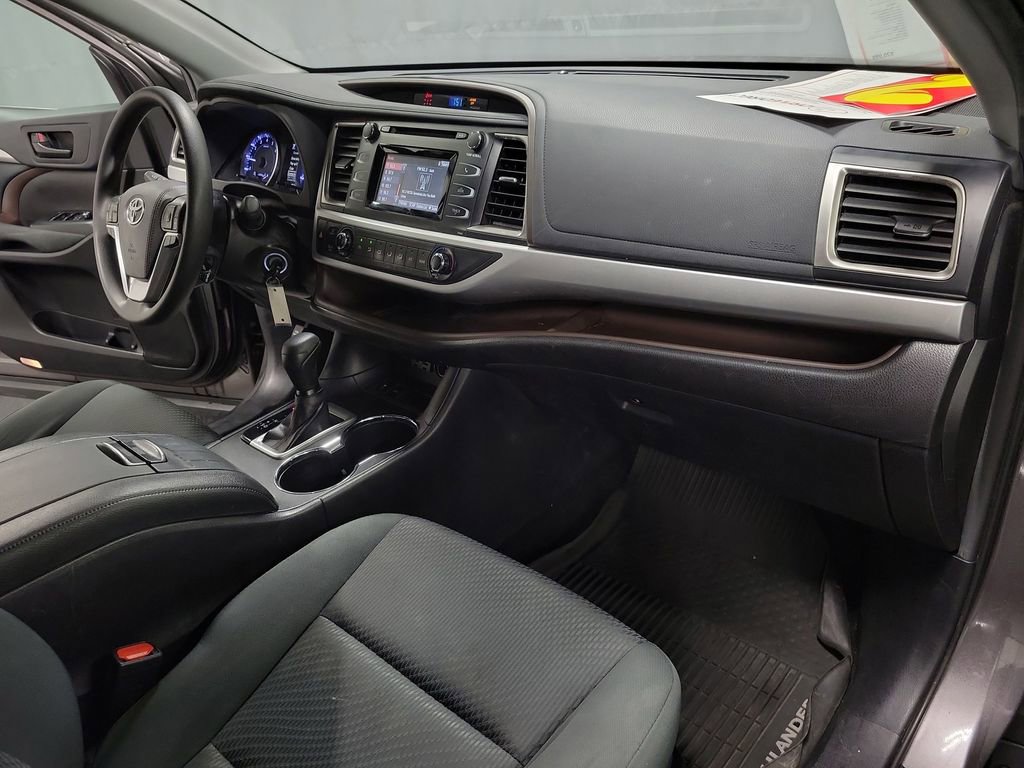 Used 2019 Toyota Highlander LE FWD image 24