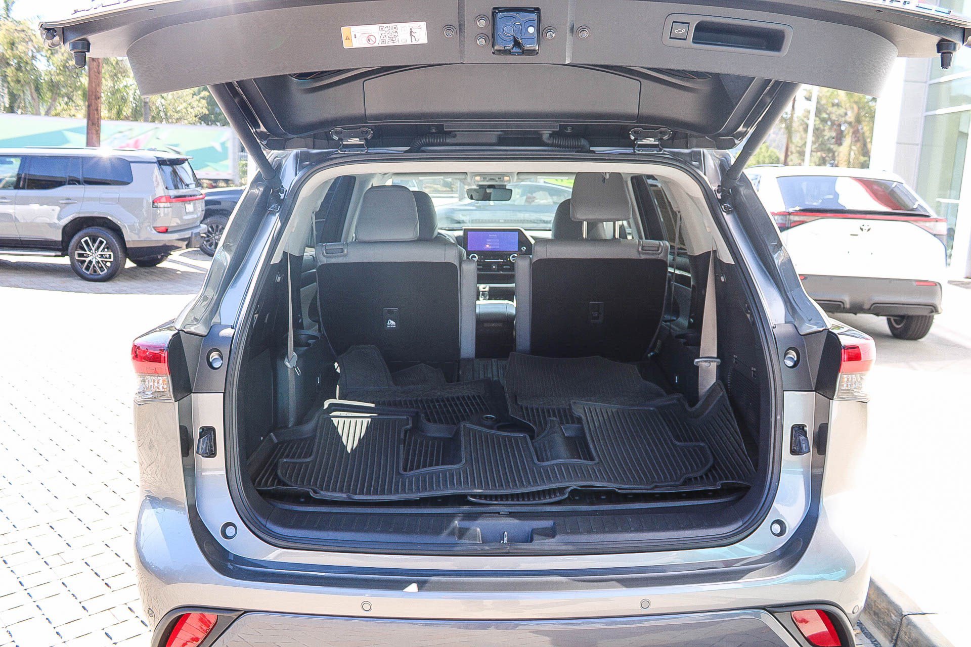 Certified 2026 Toyota Highlander Limited AWD/4WD image 27