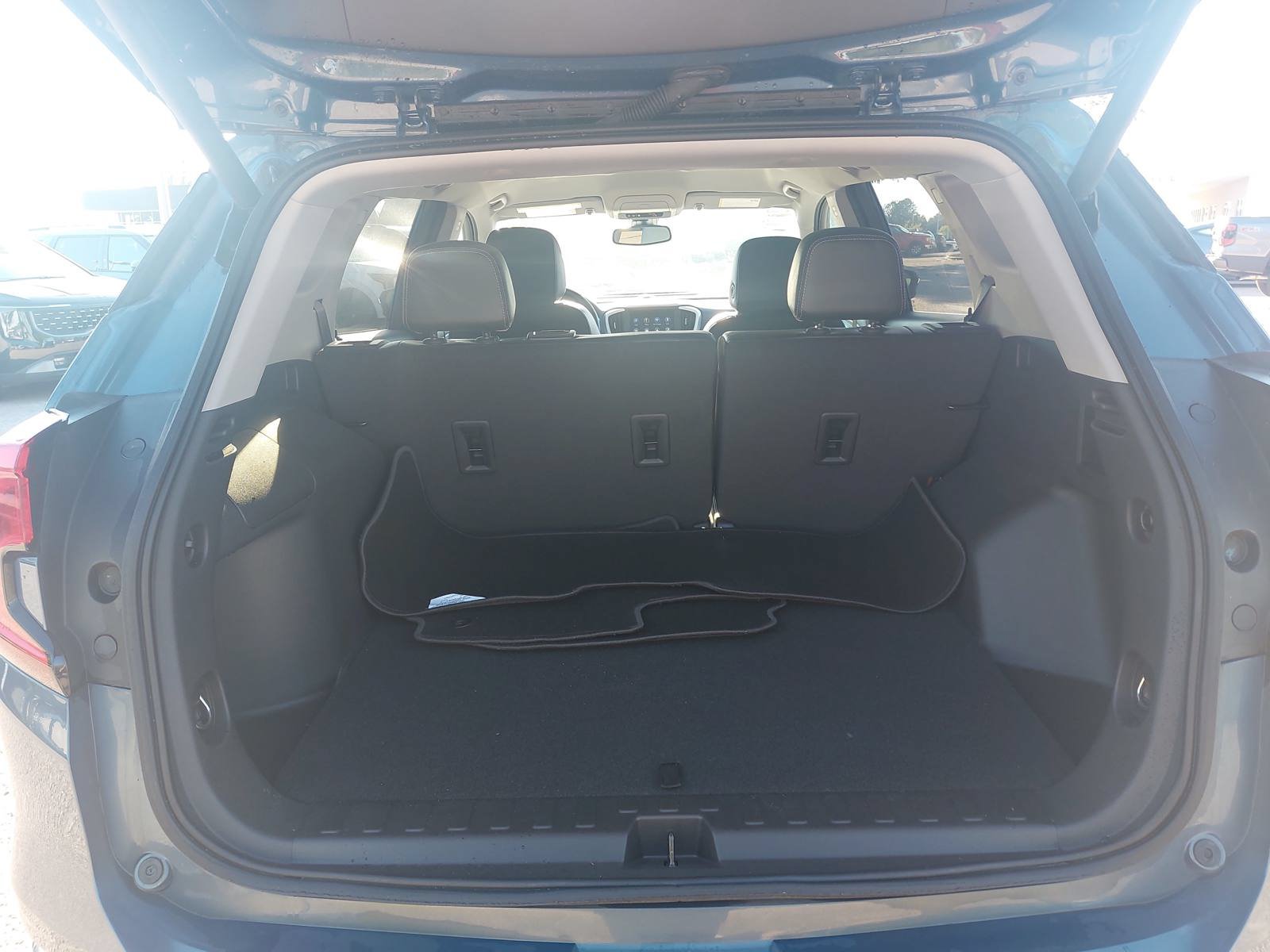 Used 2024 GMC Terrain SLT AWD/4WD image 12