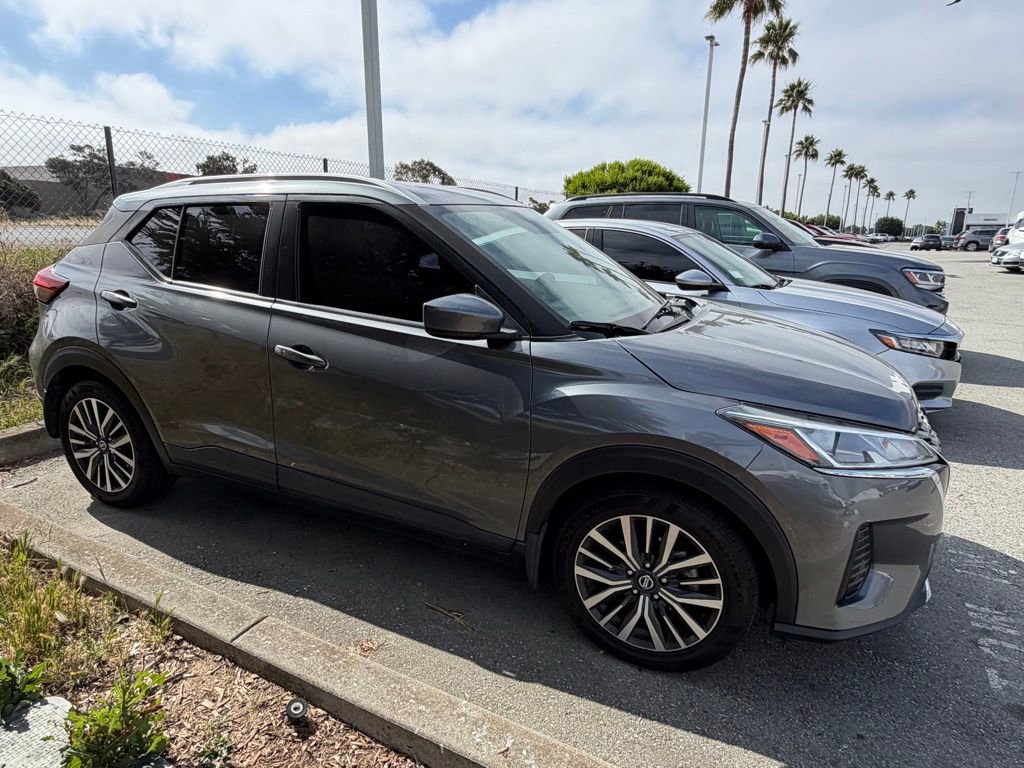 Used 2021 Nissan Kicks SV FWD image 3