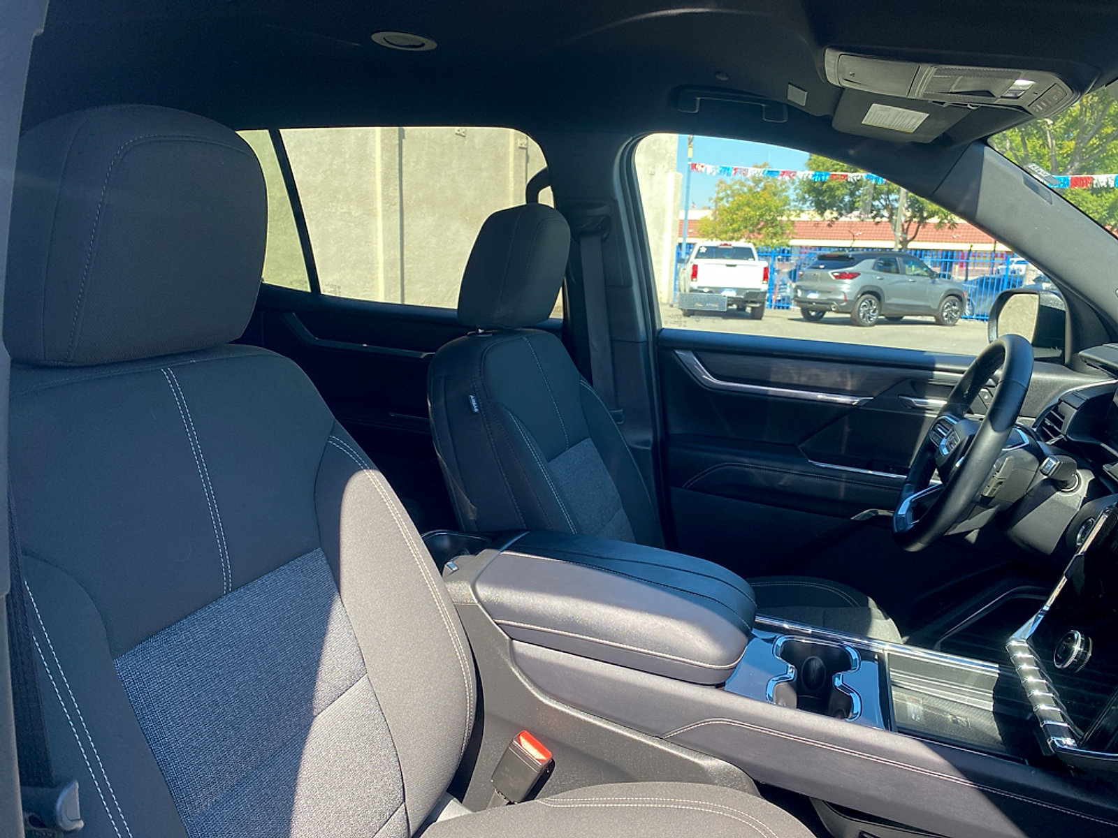 Used 2025 GMC Acadia Elevation AWD/4WD image 19